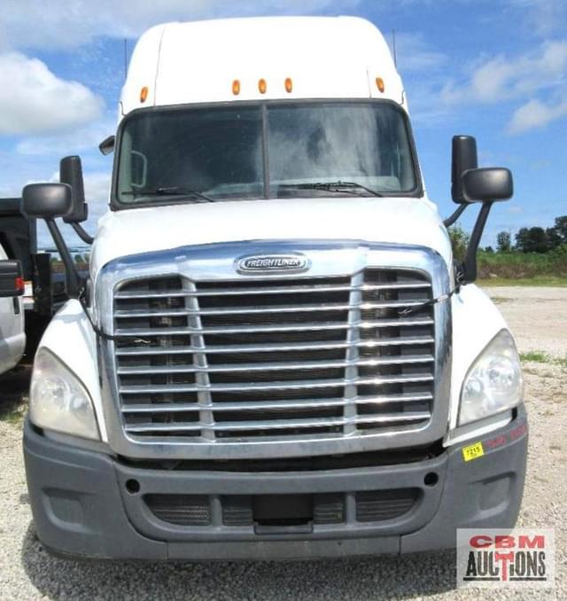Image of Freightliner Cascadia 125 equipment image 4