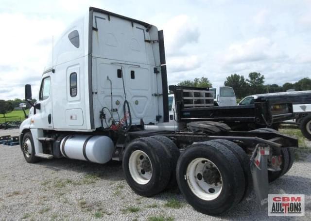 Image of Freightliner Cascadia 125 equipment image 2
