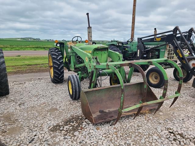 Image of John Deere 2520 equipment image 1
