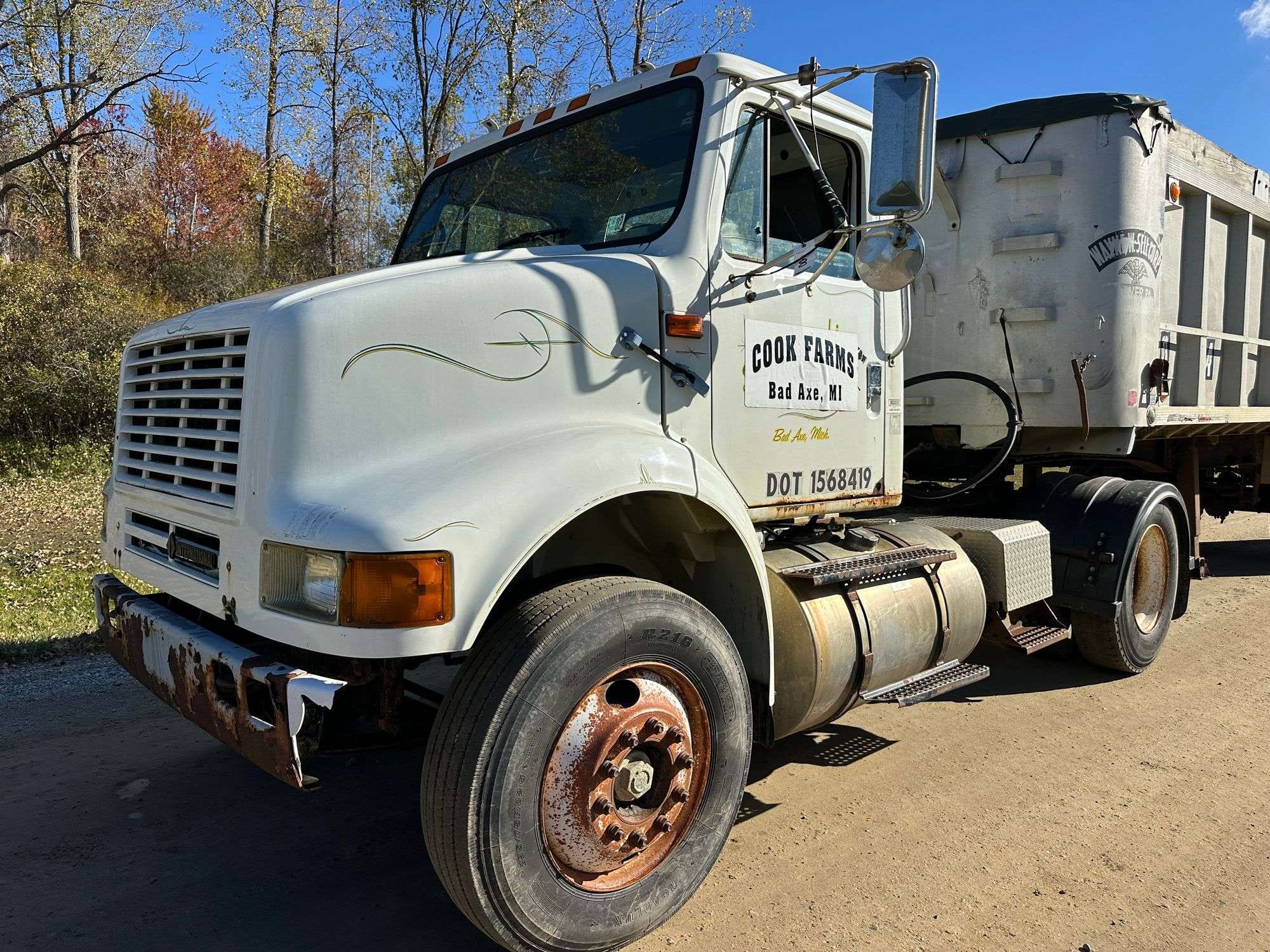 1999 International 8100 Equipment Image0