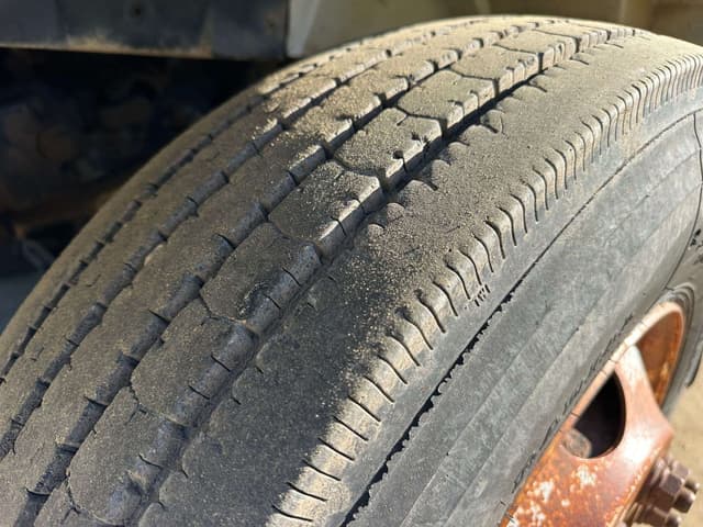 Image of International 8100 equipment image 3