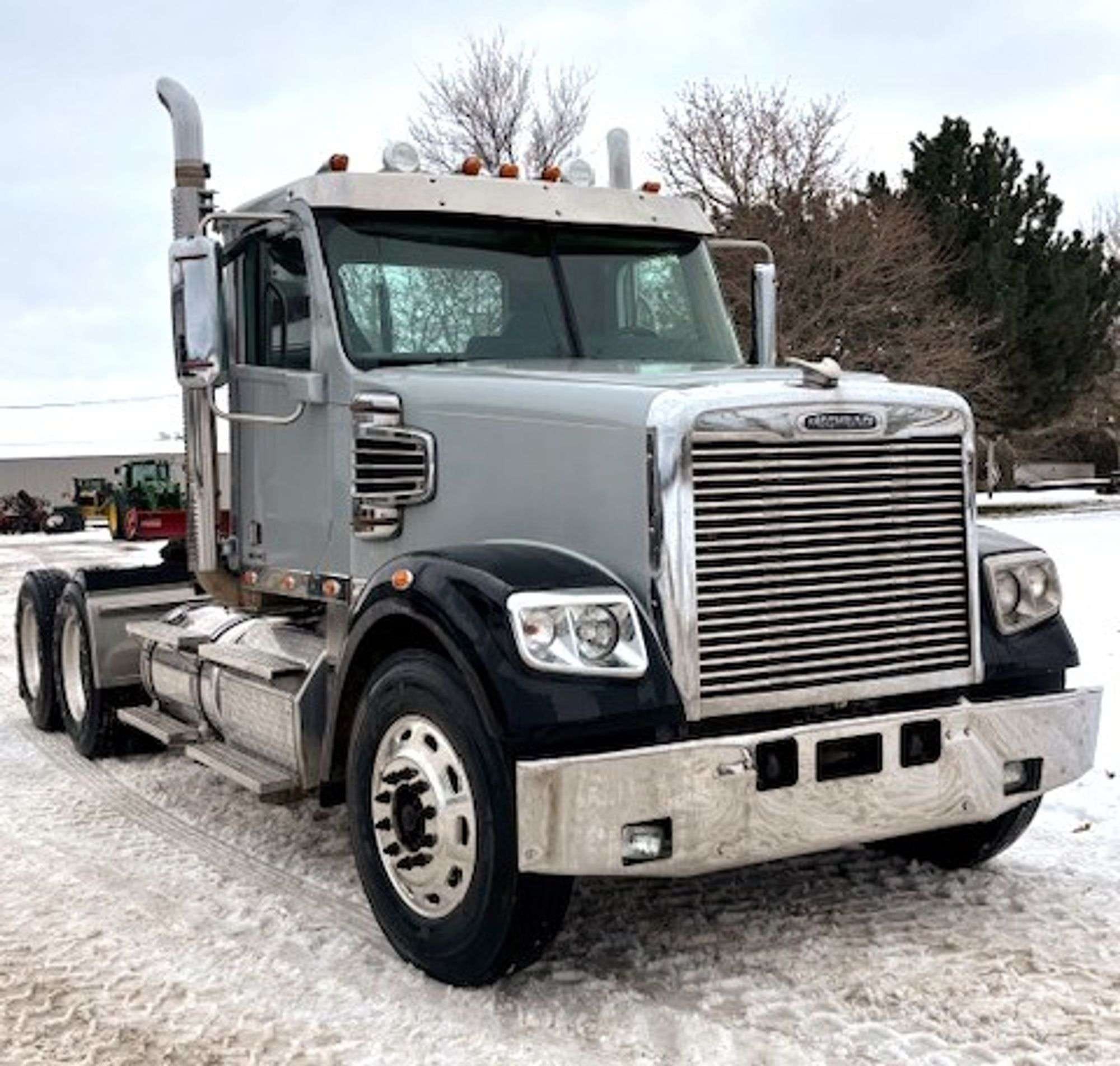 2011 Freightliner Coronado Equipment Image0
