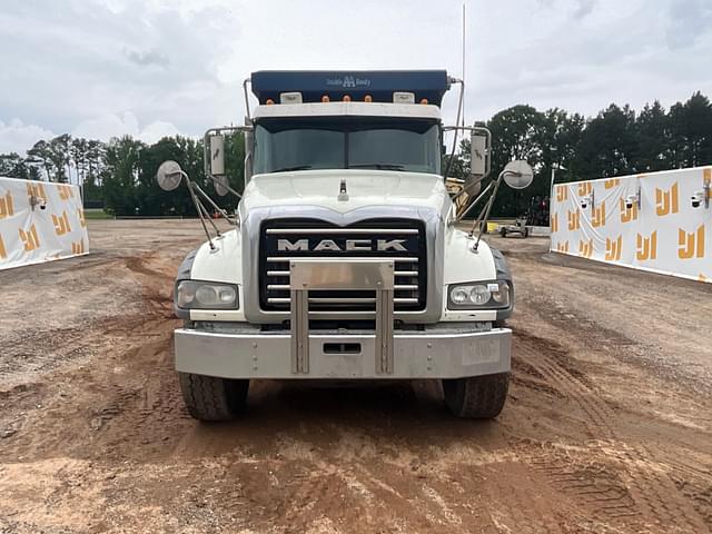 Image of Mack Granite GU713 equipment image 1