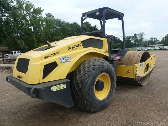 Image of Bomag BW211D-5 equipment image 2