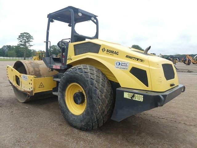 Image of Bomag BW211D-5 equipment image 3