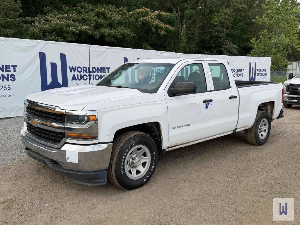 2018 Chevrolet Silverado Equipment Image0