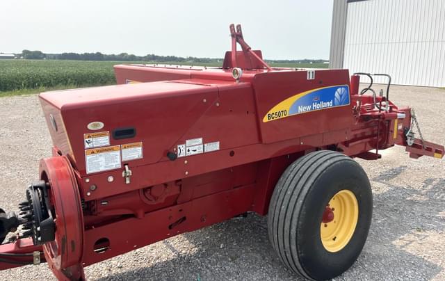 Image of New Holland BC5070 equipment image 2