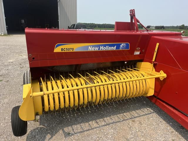 Image of New Holland BC5070 equipment image 4
