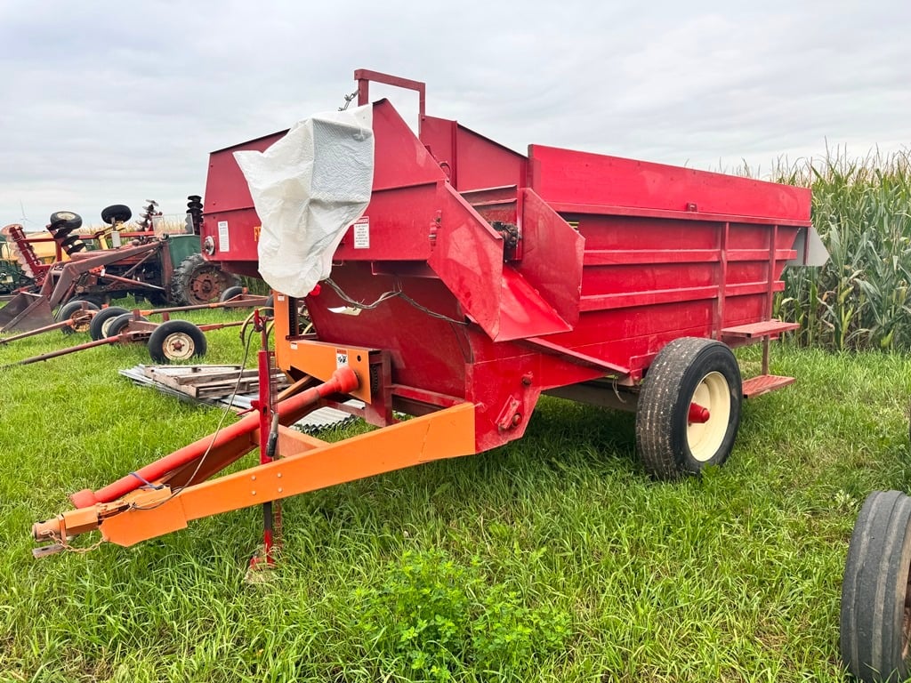 Kelly Ryan Feed-R-Wagon Equipment Image0