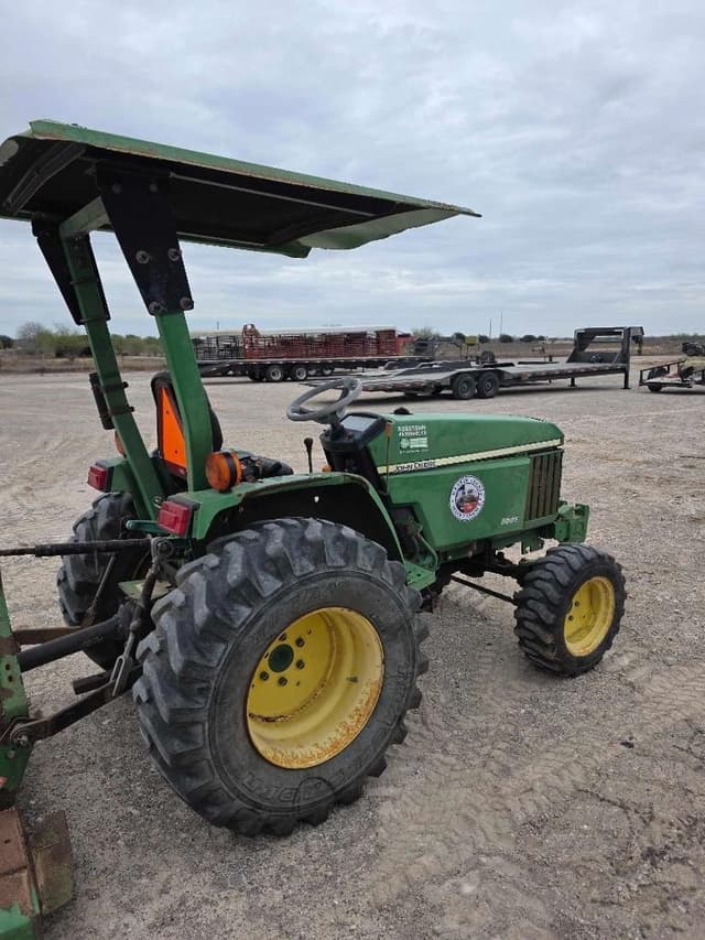 Image of John Deere 3005 equipment image 4
