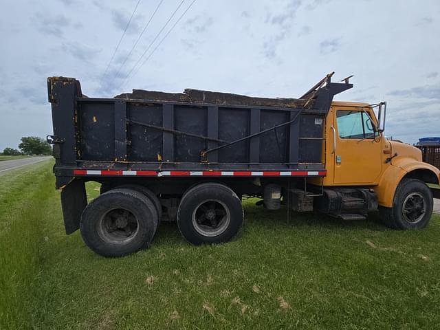 Image of International 4900 equipment image 3