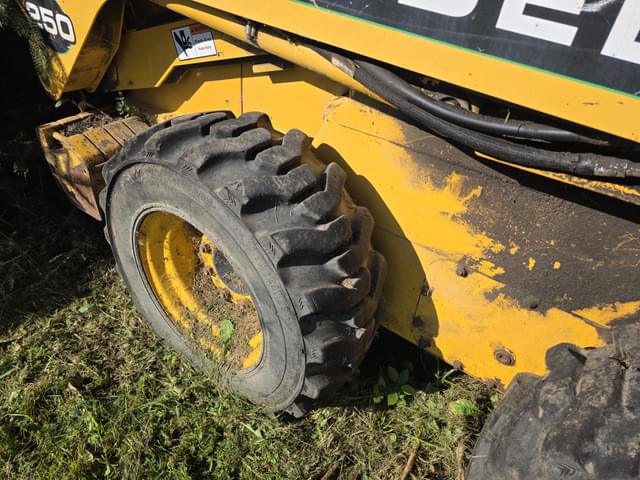 Image of John Deere 250 equipment image 4