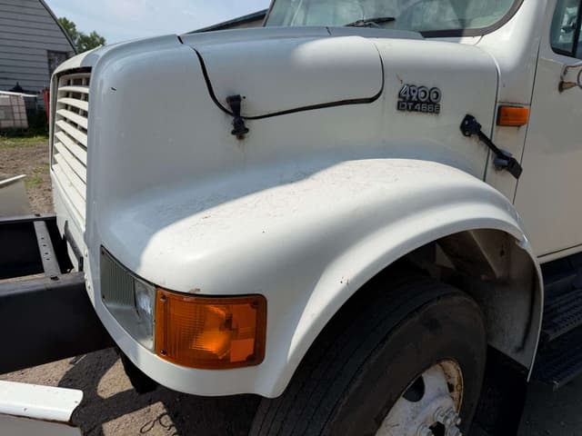 Image of International 4900 equipment image 4