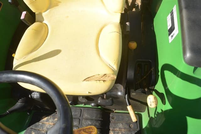 Image of John Deere 4120 equipment image 4
