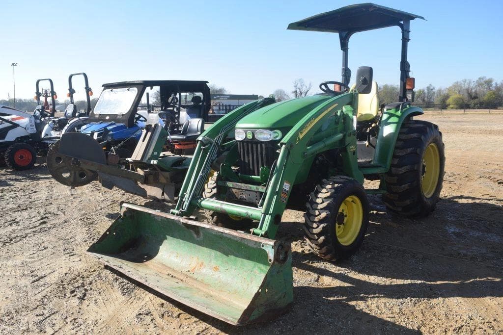 Image of John Deere 4120 Primary image