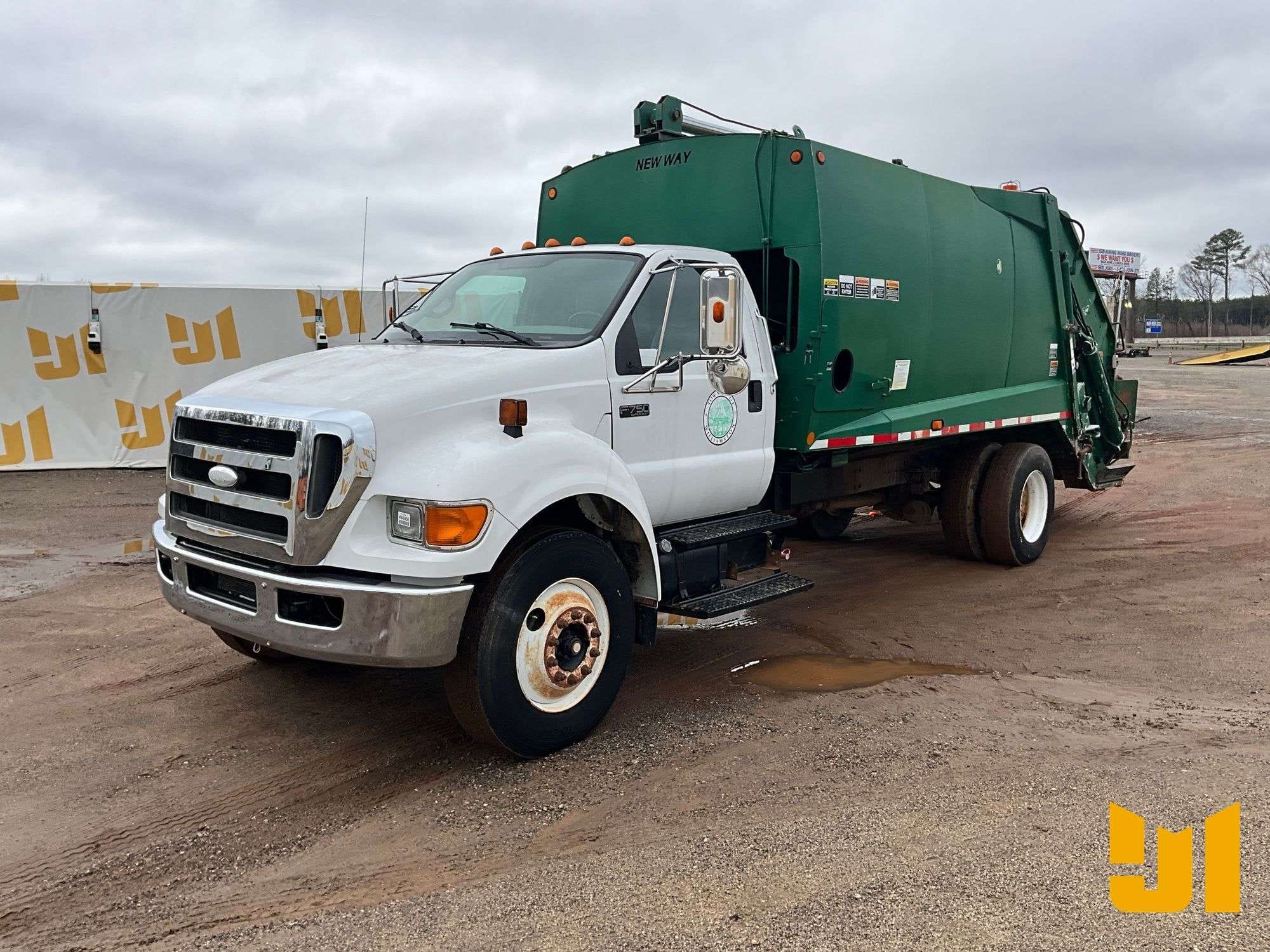 2008 Ford F-750 Equipment Image0