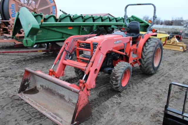 Image of Kubota L3830 equipment image 1