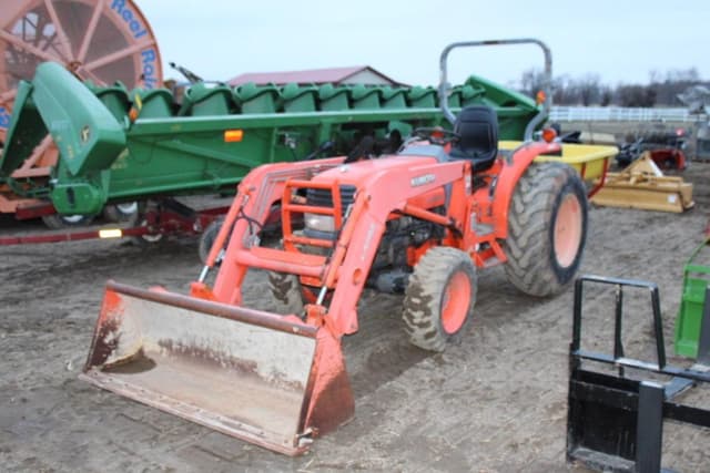 Image of Kubota L3830 equipment image 4