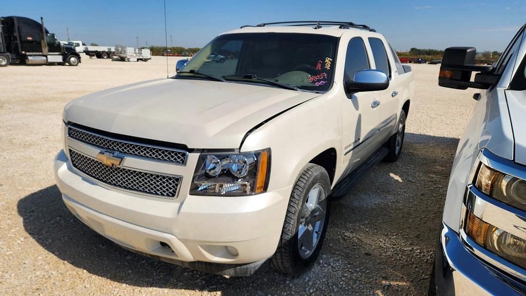 Image of Chevrolet Avalanche Primary image