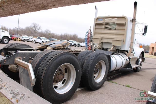 Image of Kenworth T800 equipment image 2