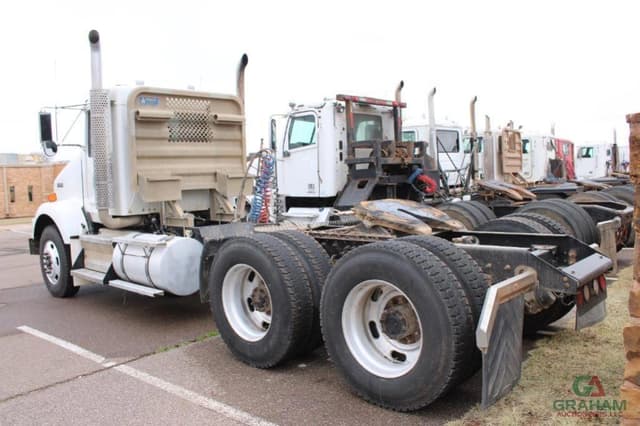 Image of Kenworth T800 equipment image 3
