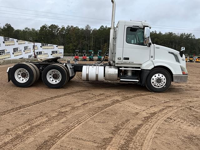 Image of Volvo VNL equipment image 3