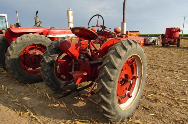 Image of Farmall H equipment image 3