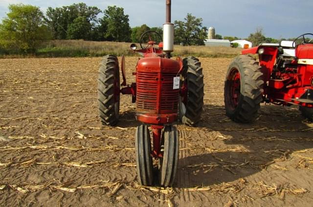 Image of Farmall H equipment image 2