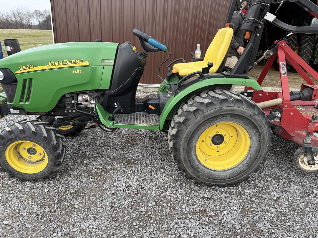 Image of John Deere 2520 Primary image