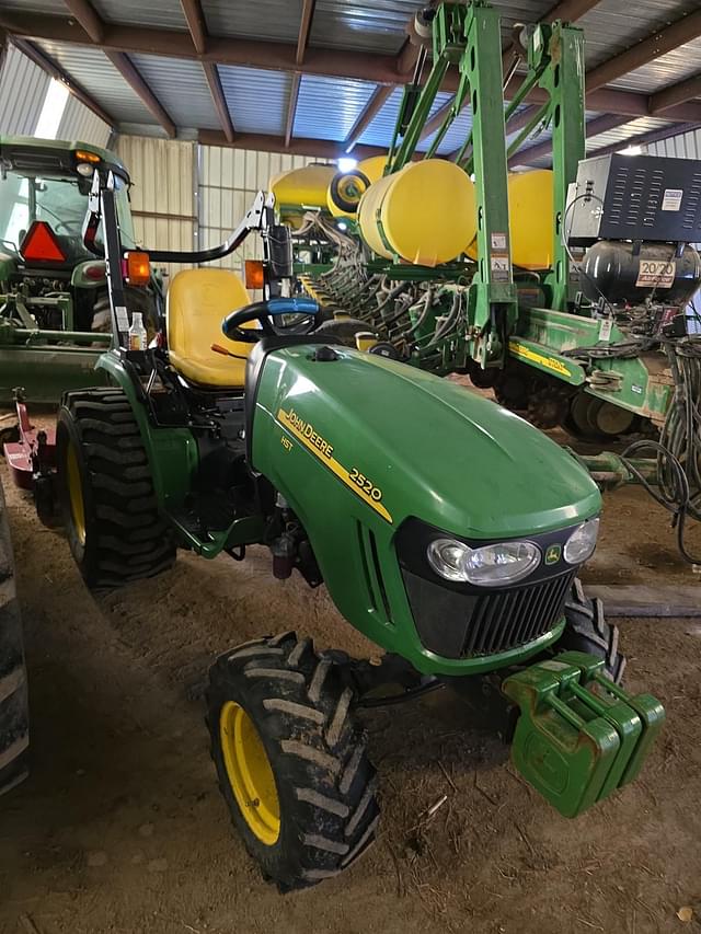 Image of John Deere 2520 equipment image 3