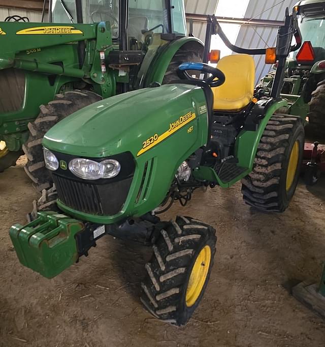 Image of John Deere 2520 equipment image 1