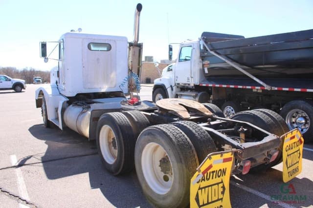 Image of Peterbilt 377 equipment image 2