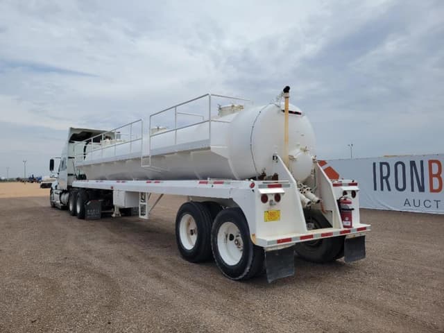 Image of International ProStar Plus 122 equipment image 2
