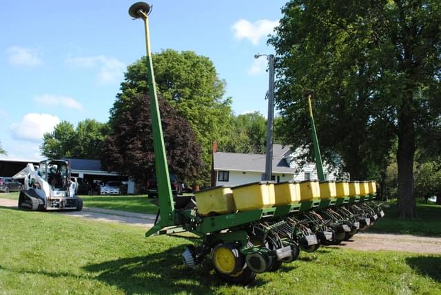 Image of John Deere 7000 equipment image 4