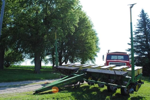 Image of John Deere 7000 equipment image 2