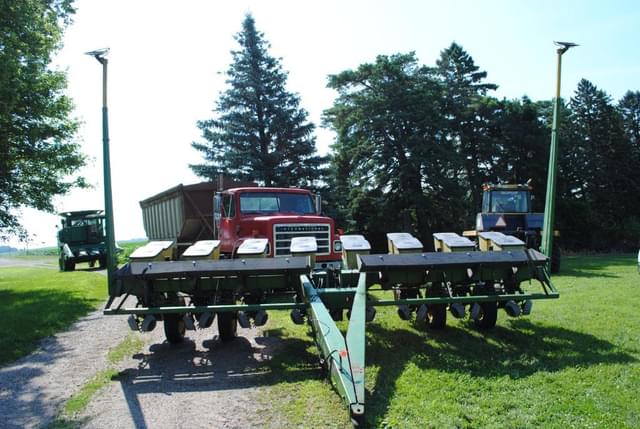 Image of John Deere 7000 equipment image 1