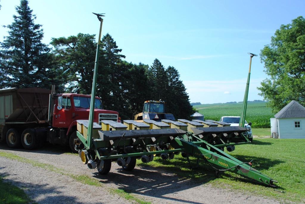 Image of John Deere 7000 Primary image