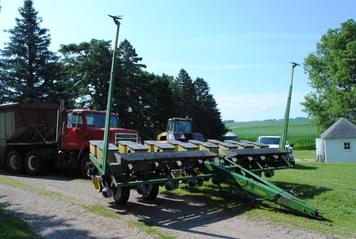 Main image John Deere 7000