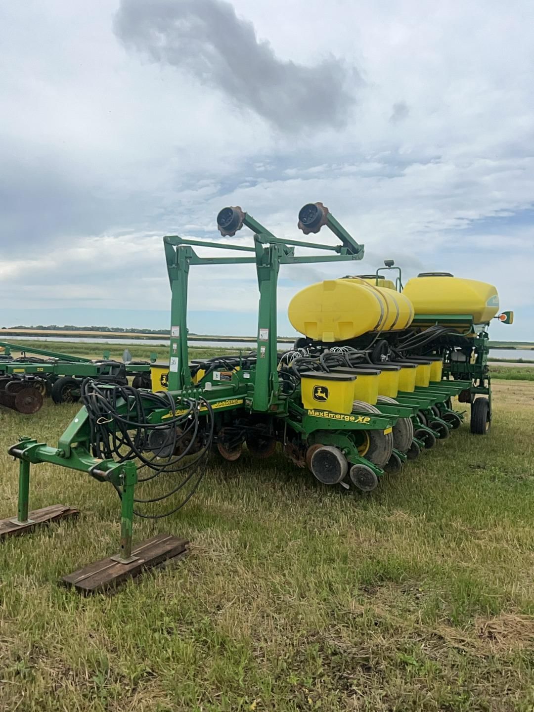 John Deere 1770 Equipment Image0