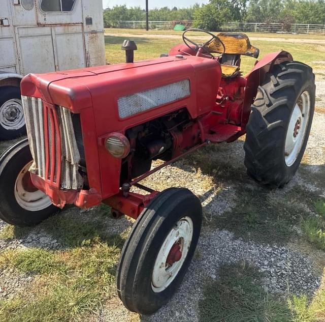 Image of International Harvester B-414 equipment image 2
