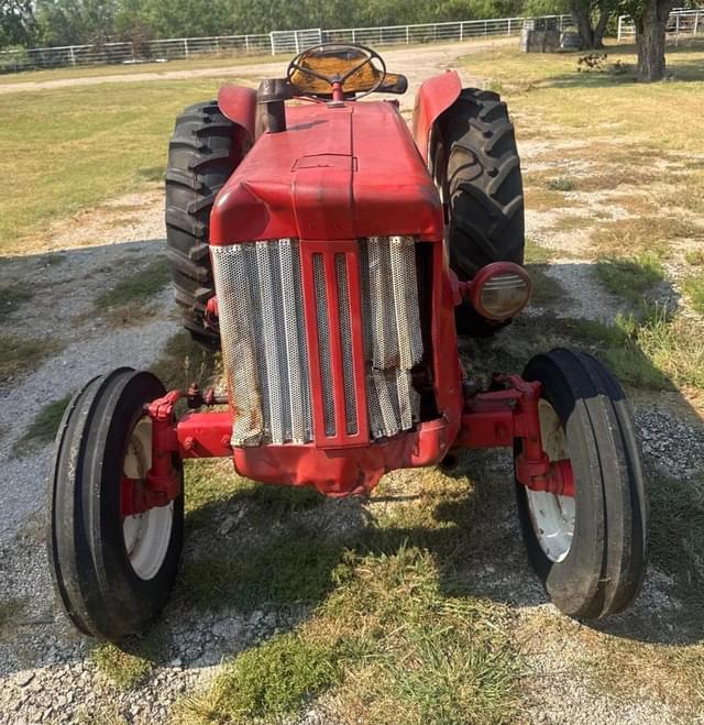 Image of International Harvester B-414 equipment image 1