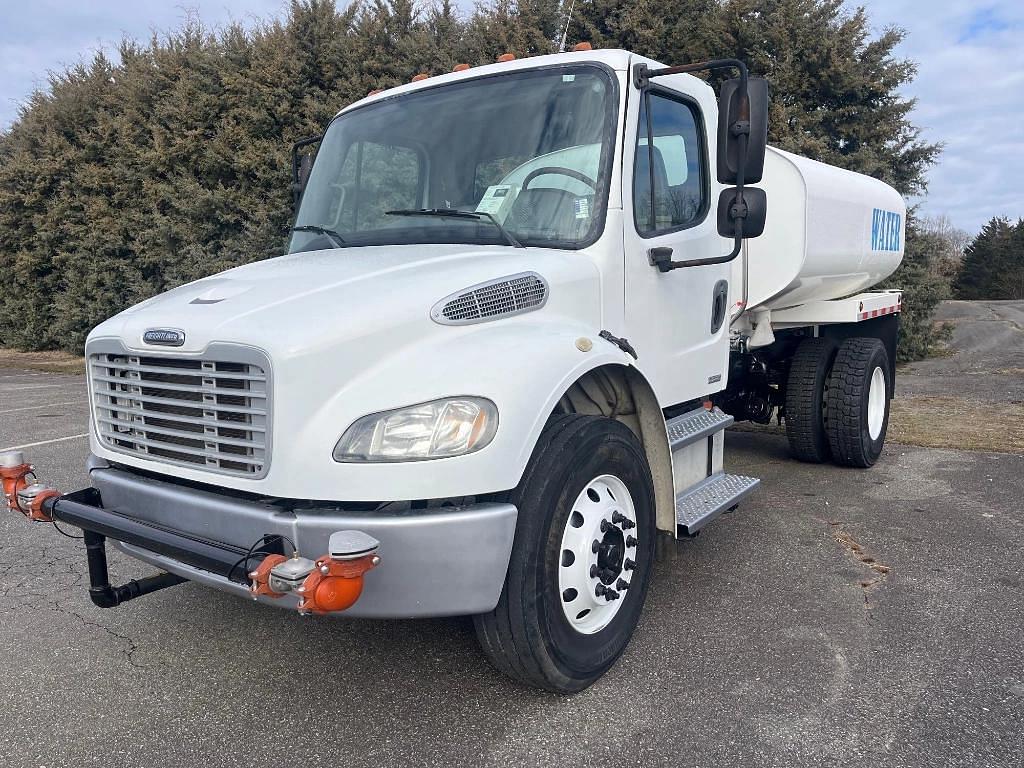 Image of Freightliner M2 106 Primary image