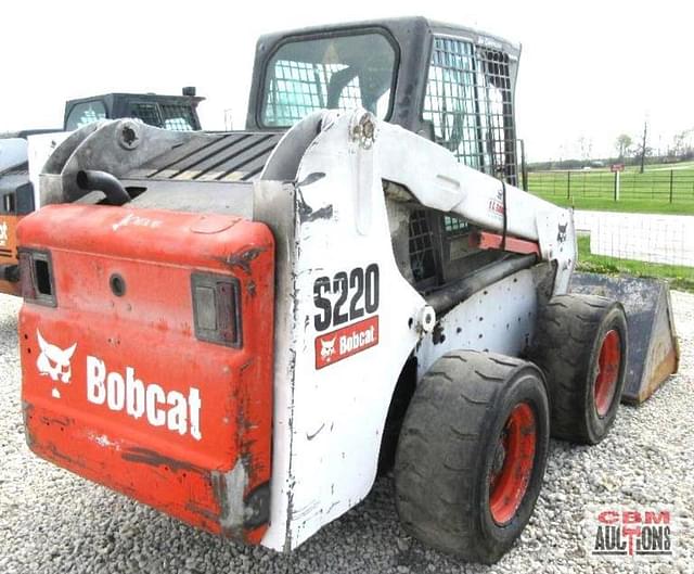 Image of Bobcat S220 equipment image 3