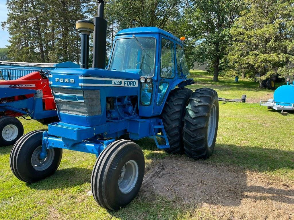 Main image Ford 9700