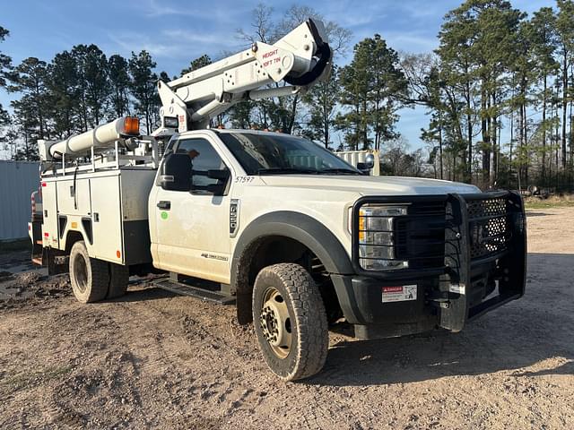 Image of Ford F-550 equipment image 2