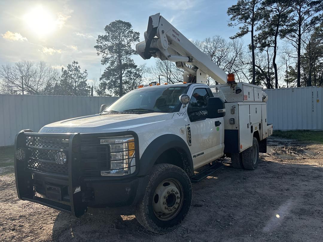 Image of Ford F-550 Primary image