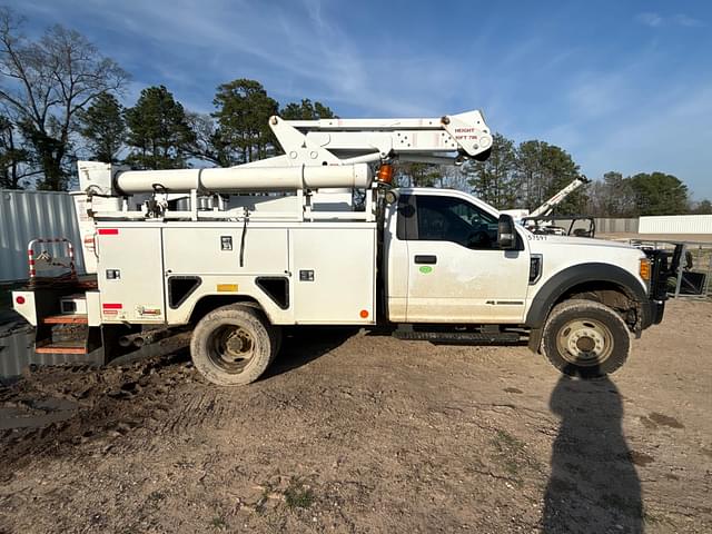 Image of Ford F-550 equipment image 3