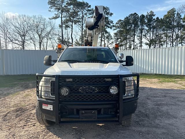 Image of Ford F-550 equipment image 1