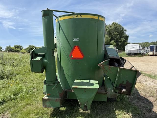 Image of John Deere 700 equipment image 3