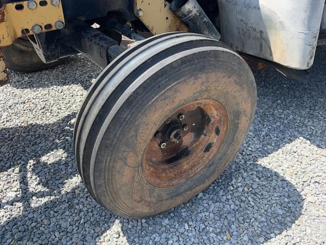 Image of Massey Ferguson 5455 equipment image 2